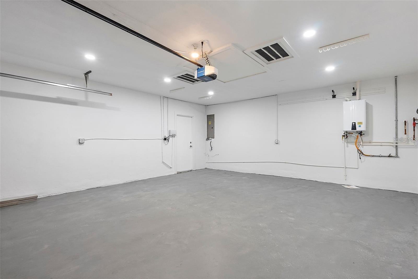 1984 KANSAS AVE NE, ST PETERSBURG, FL, 33703