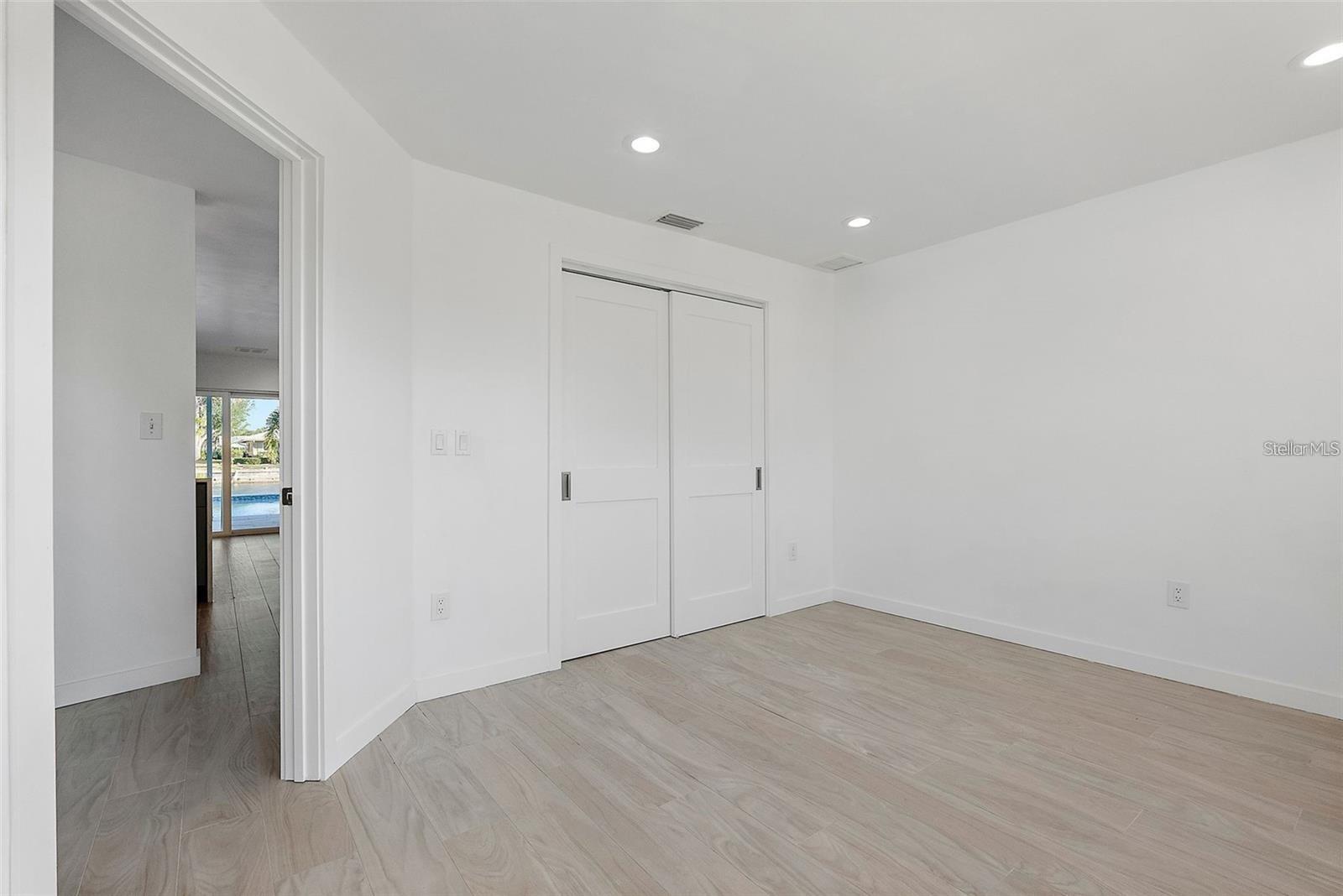 1984 KANSAS AVE NE, ST PETERSBURG, FL, 33703