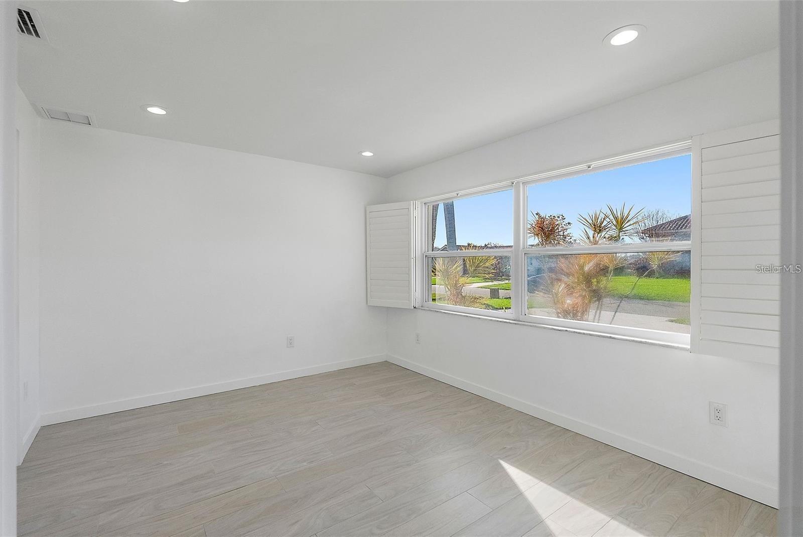 1984 KANSAS AVE NE, ST PETERSBURG, FL, 33703