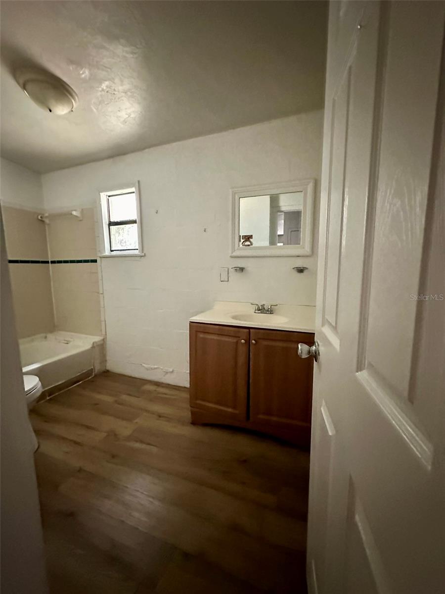 649 NE WALDO RD, GAINESVILLE, FL, 32641