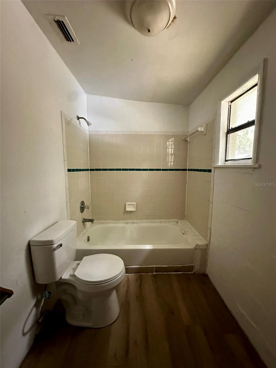 649 NE WALDO RD, GAINESVILLE, FL, 32641