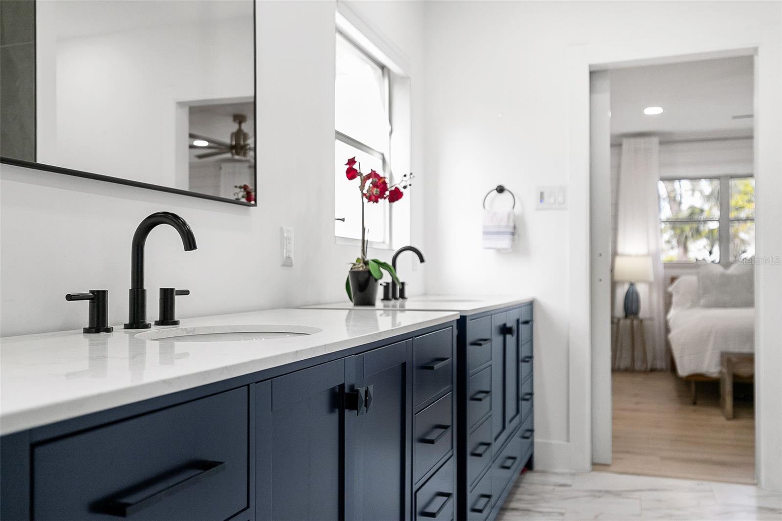 703 WHITFIELD AVE, SARASOTA, FL, 34243