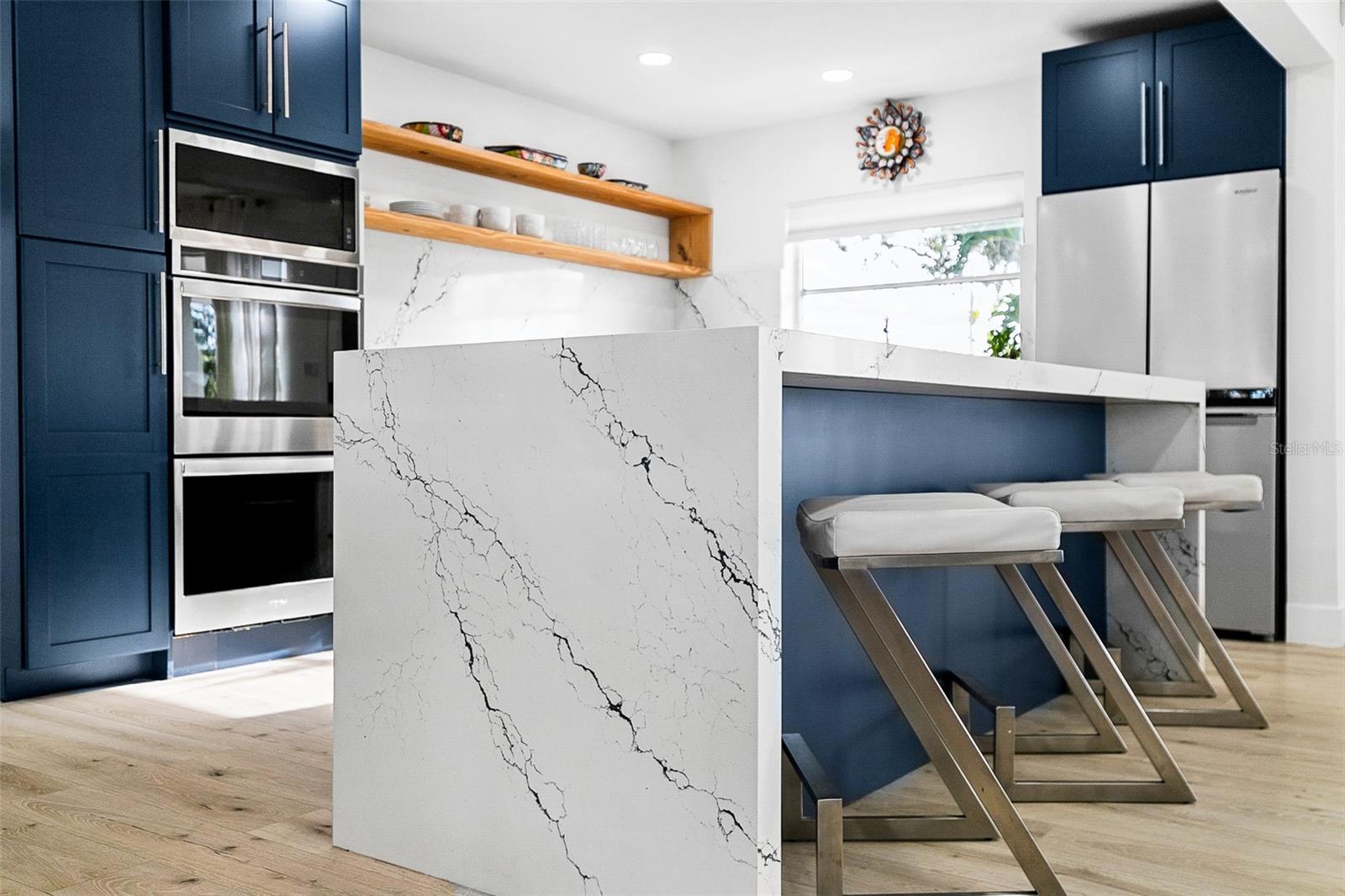 703 WHITFIELD AVE, SARASOTA, FL, 34243