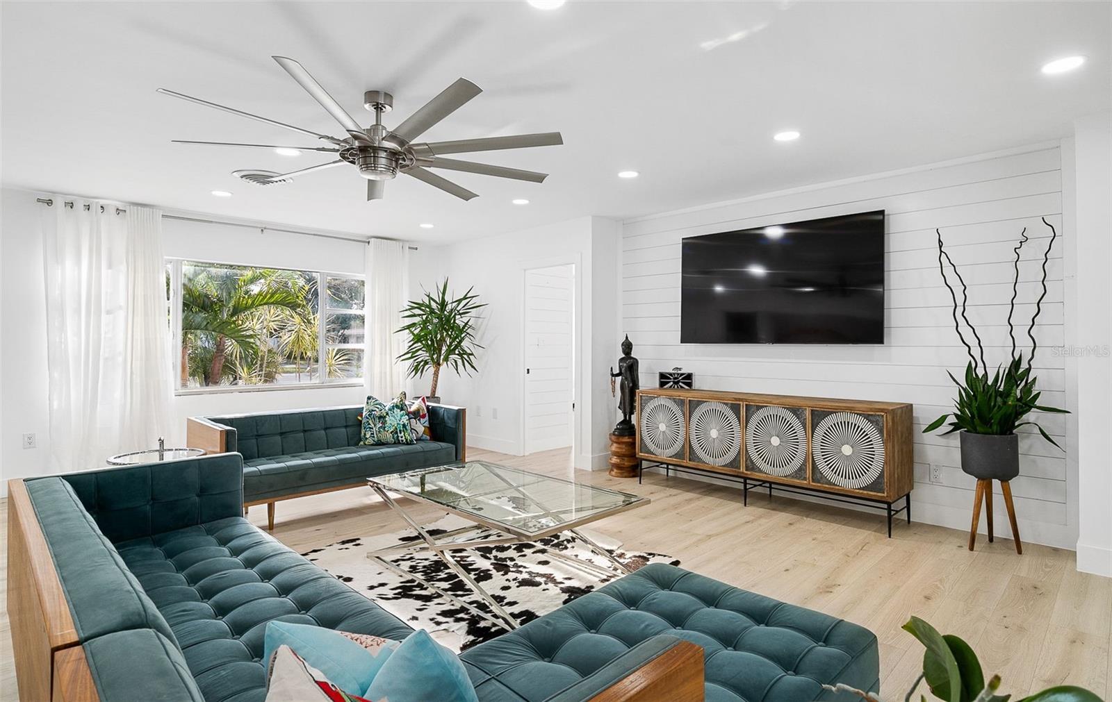 703 WHITFIELD AVE, SARASOTA, FL, 34243