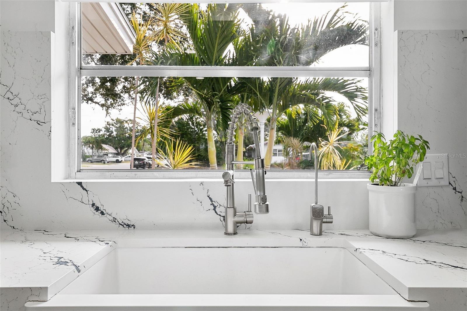 703 WHITFIELD AVE, SARASOTA, FL, 34243