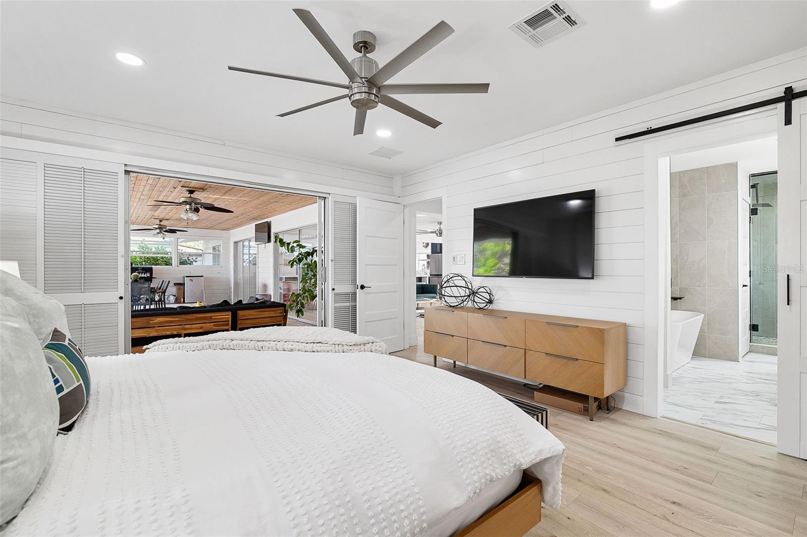 703 WHITFIELD AVE, SARASOTA, FL, 34243