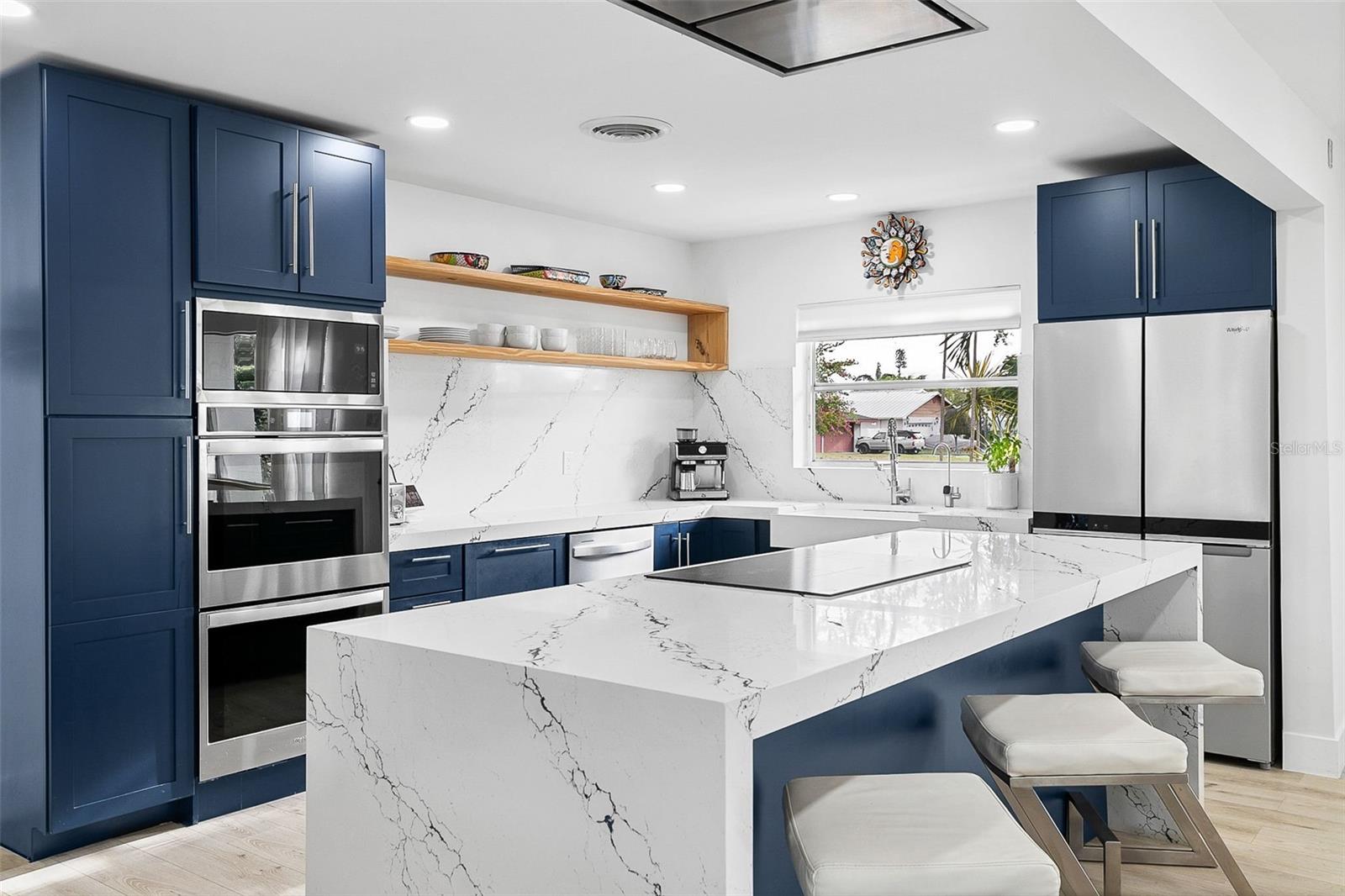 703 WHITFIELD AVE, SARASOTA, FL, 34243