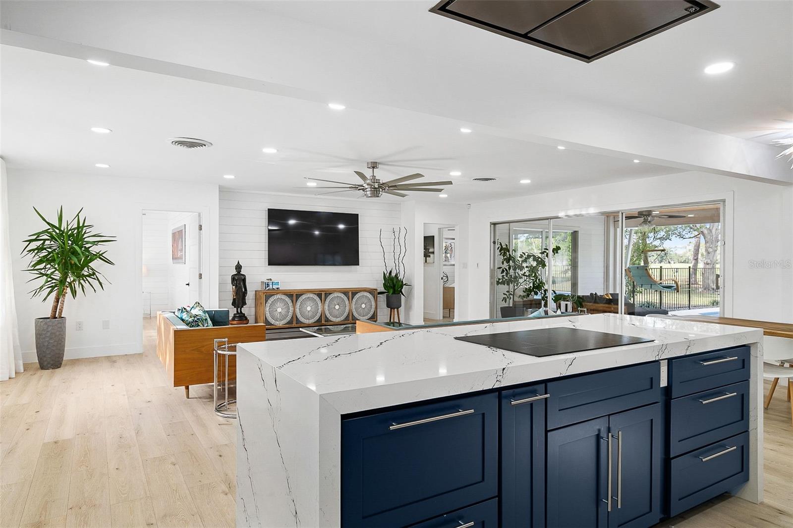 703 WHITFIELD AVE, SARASOTA, FL, 34243