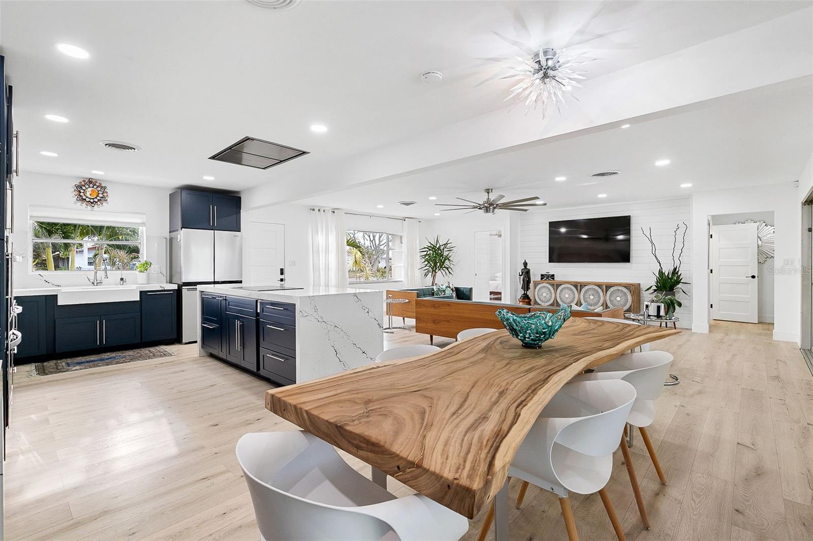 703 WHITFIELD AVE, SARASOTA, FL, 34243