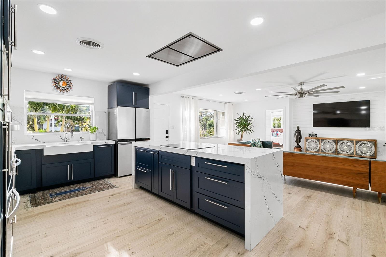 703 WHITFIELD AVE, SARASOTA, FL, 34243