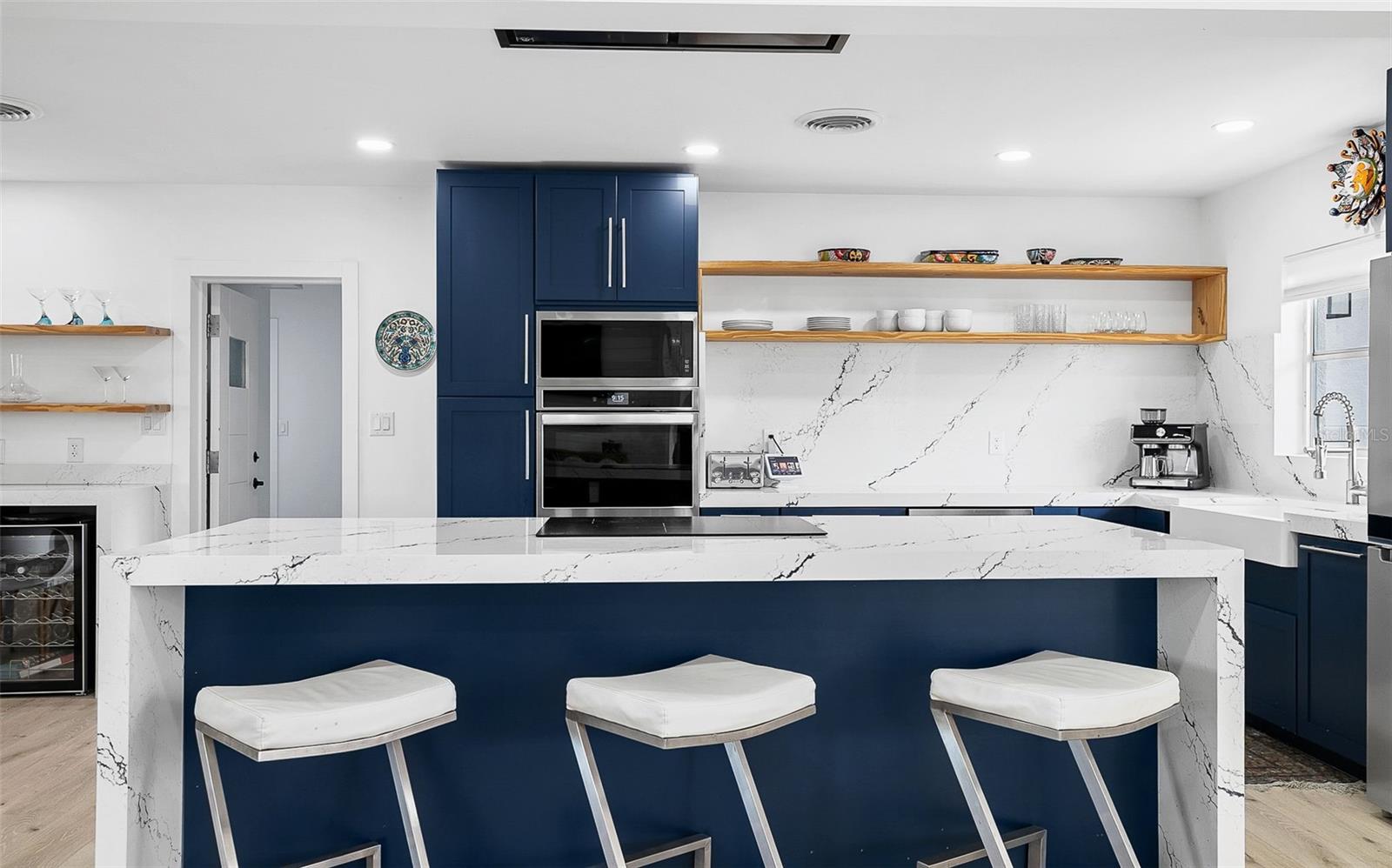 703 WHITFIELD AVE, SARASOTA, FL, 34243