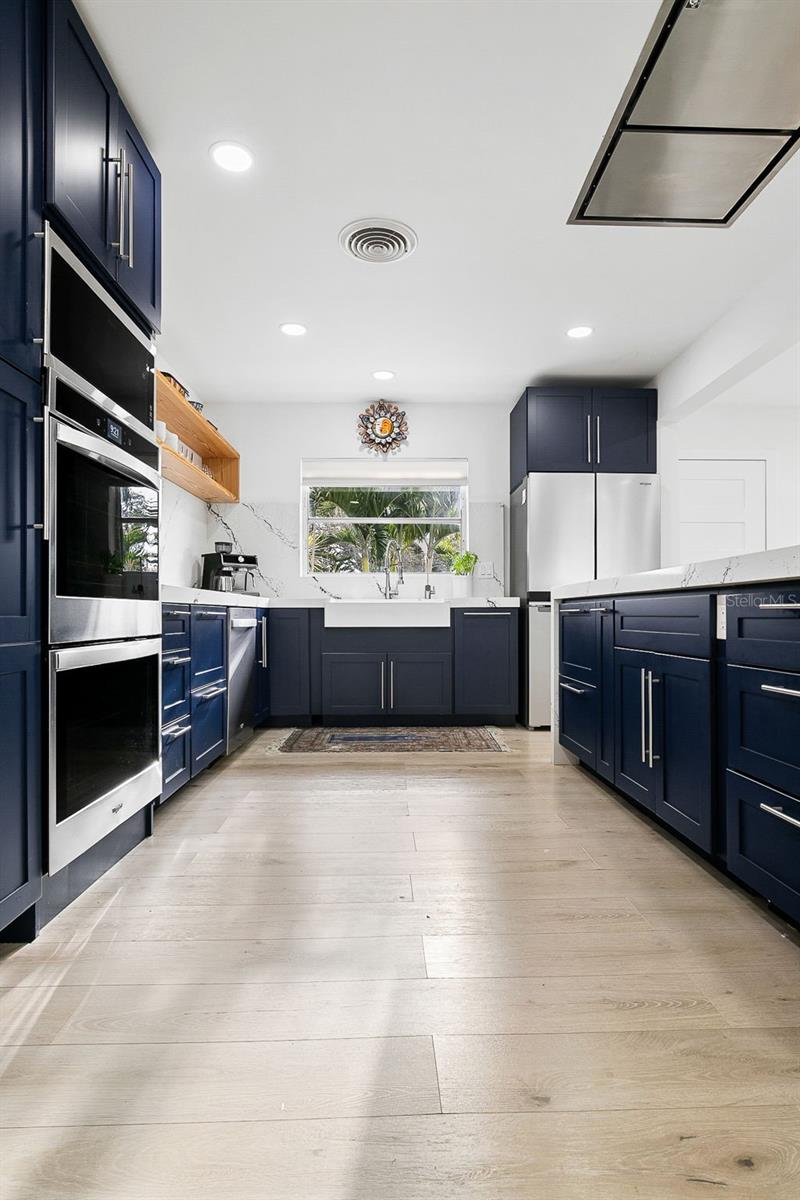 703 WHITFIELD AVE, SARASOTA, FL, 34243