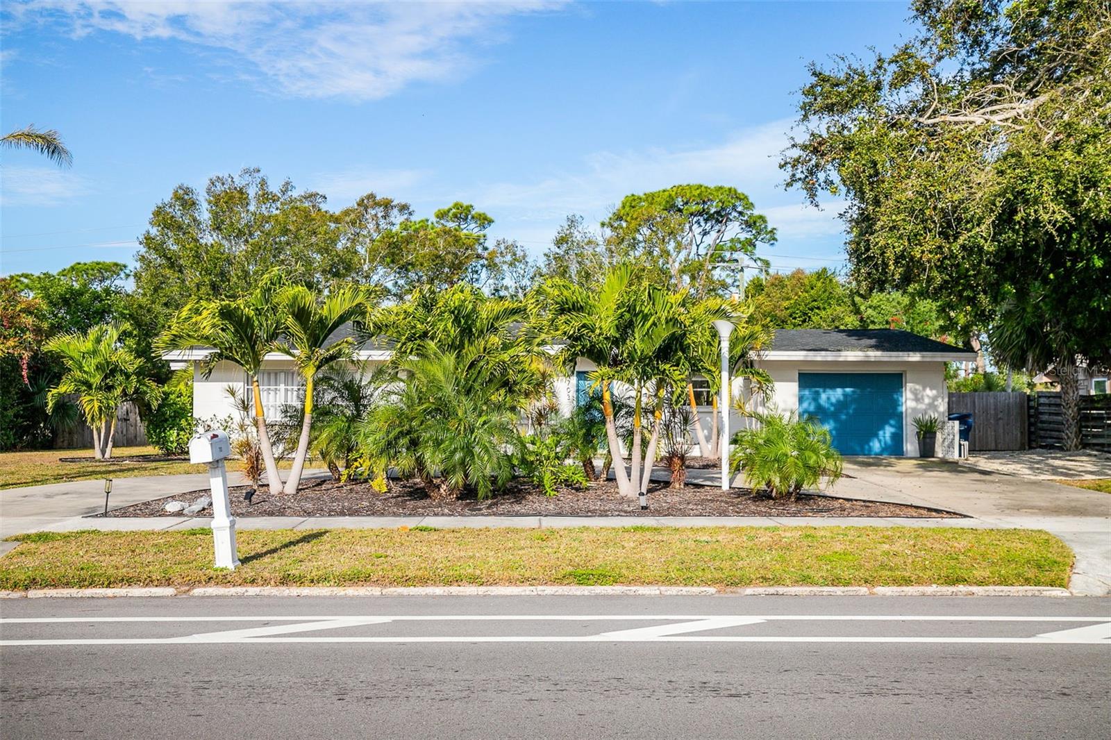 703 WHITFIELD AVE, SARASOTA, FL, 34243
