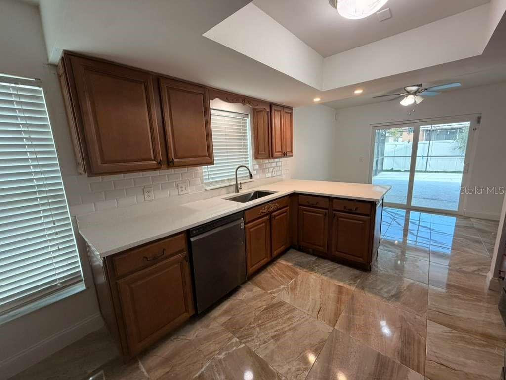 327 N CERVIDAE DR, APOPKA, FL, 32703