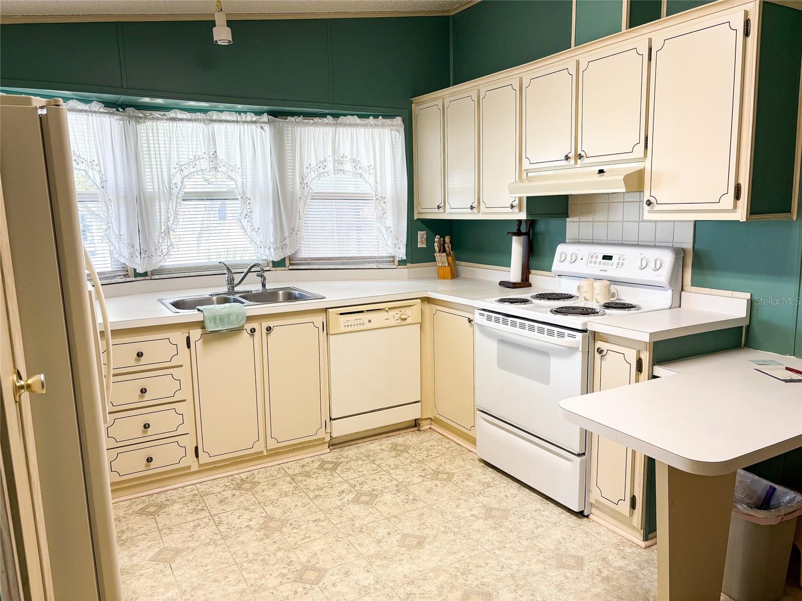 2804 WEKIVA RD, TAVARES, FL, 32778