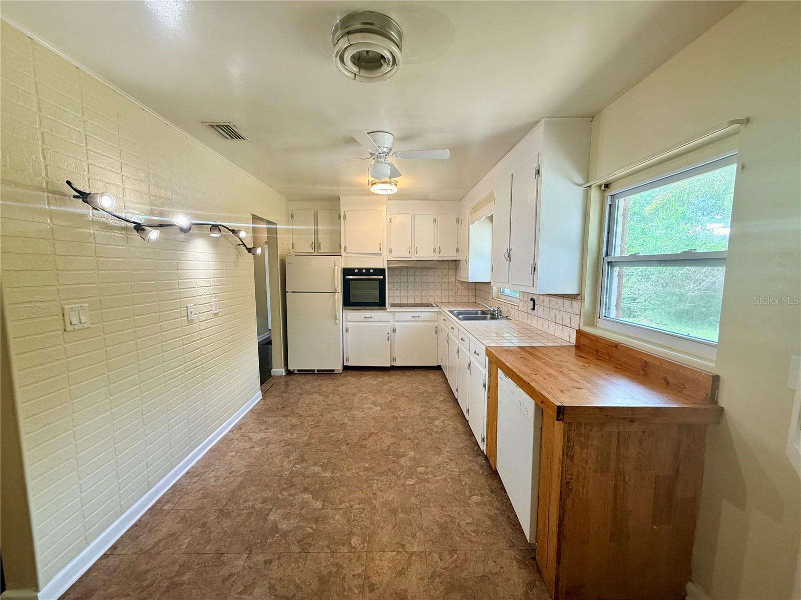 437 W WISCONSIN AVE, DELAND, FL, 32720