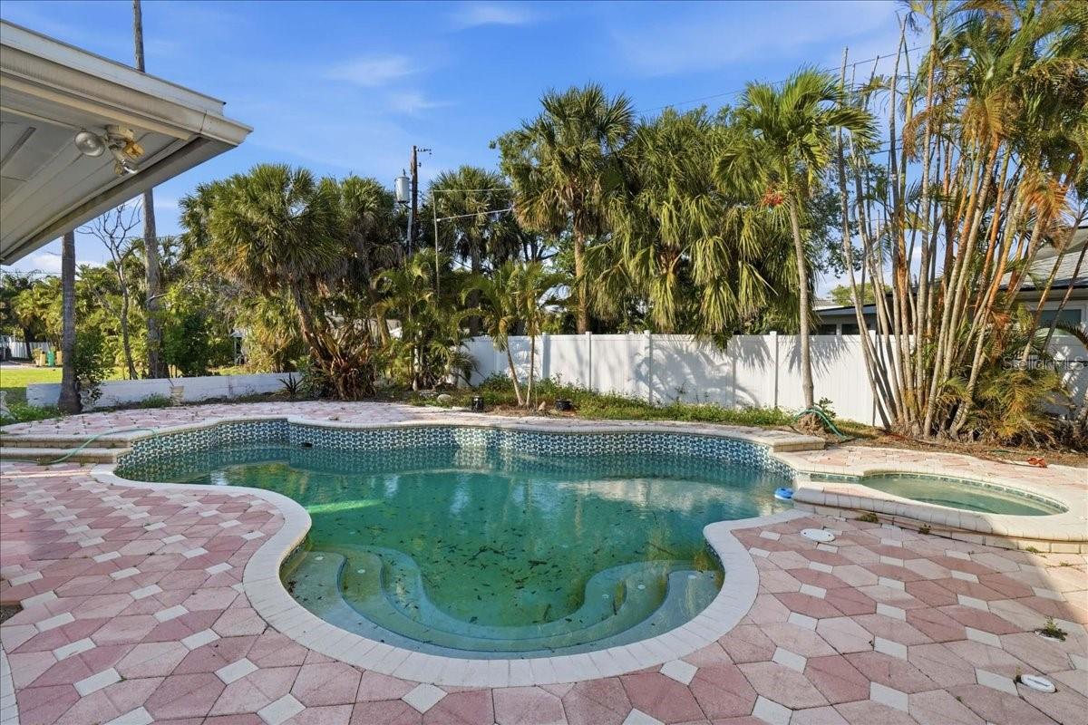 16007 GULF BLVD, REDINGTON BEACH, FL, 33708