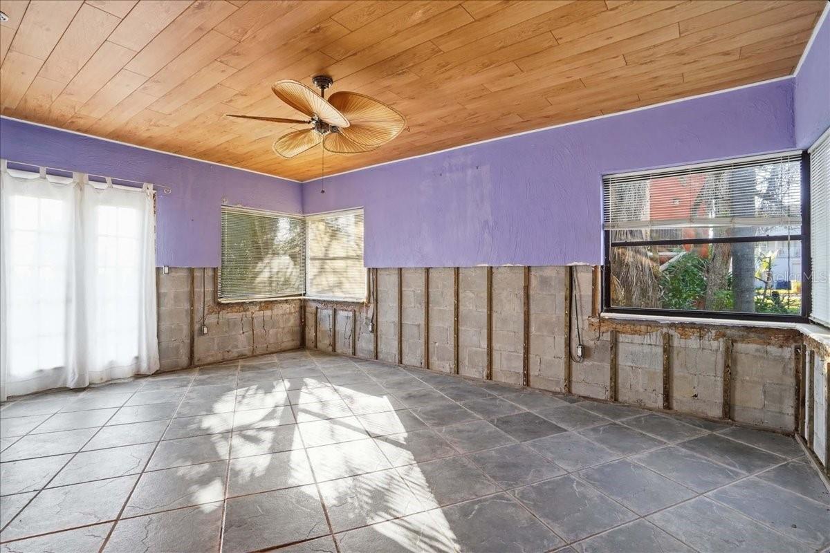 16007 GULF BLVD, REDINGTON BEACH, FL, 33708