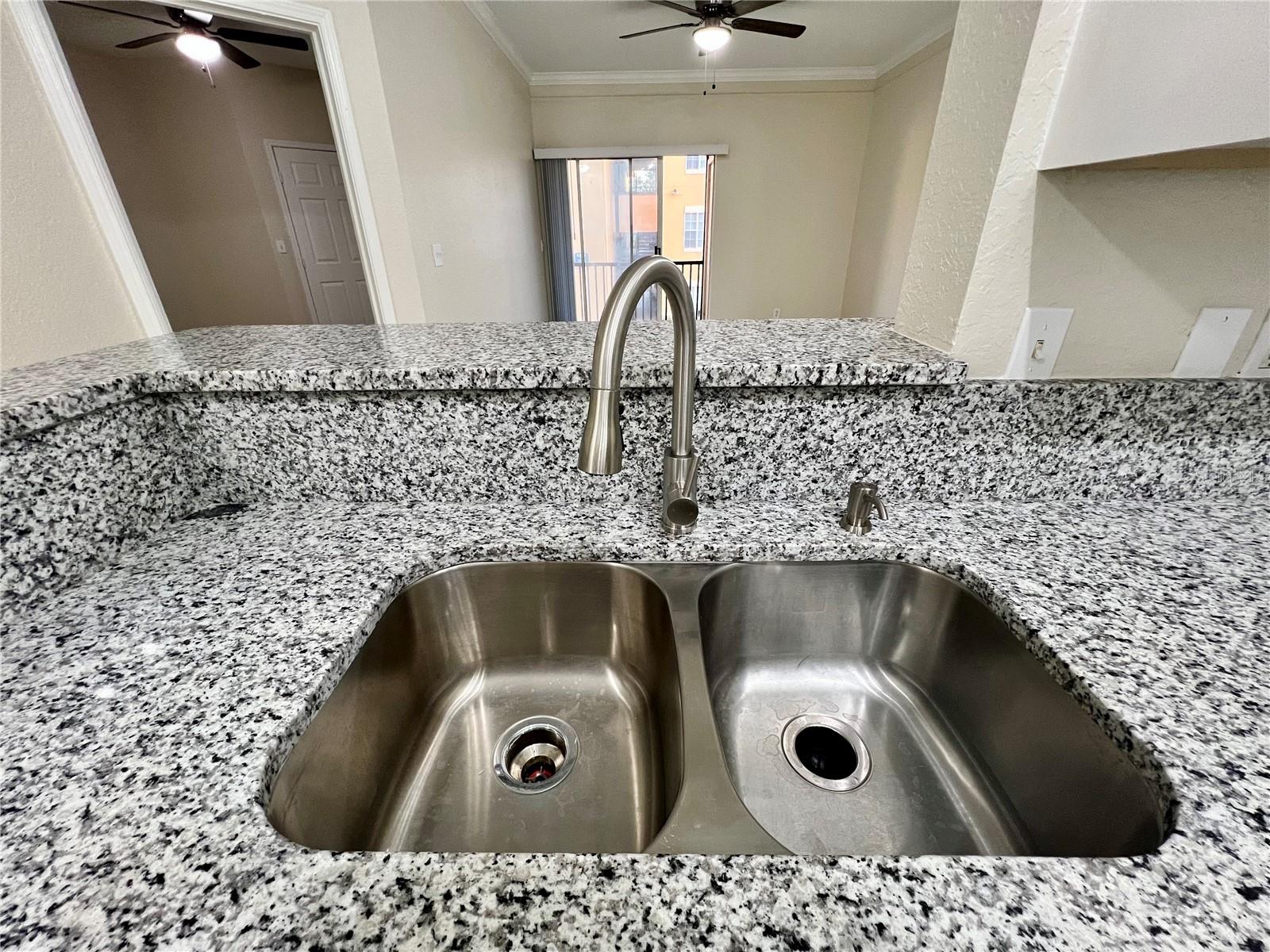 4323 BAYSIDE VILLAGE DR #202, TAMPA, FL, 33615