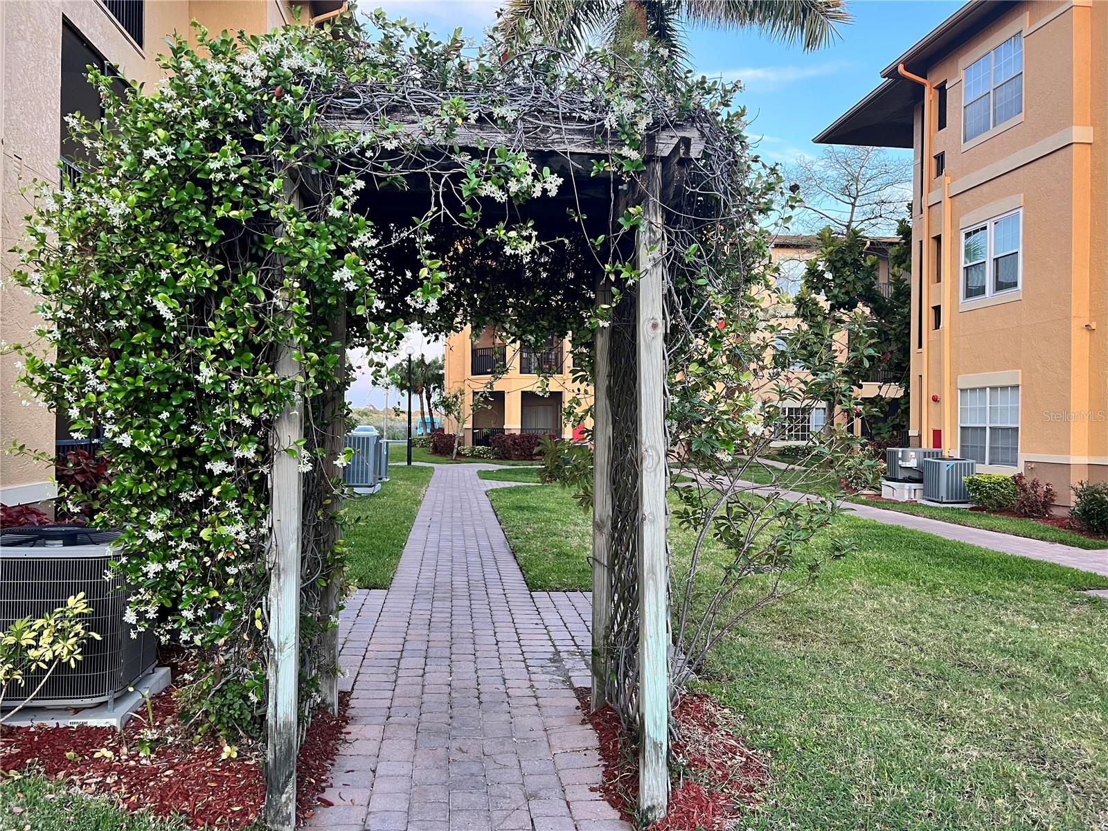 4323 BAYSIDE VILLAGE DR #202, TAMPA, FL, 33615