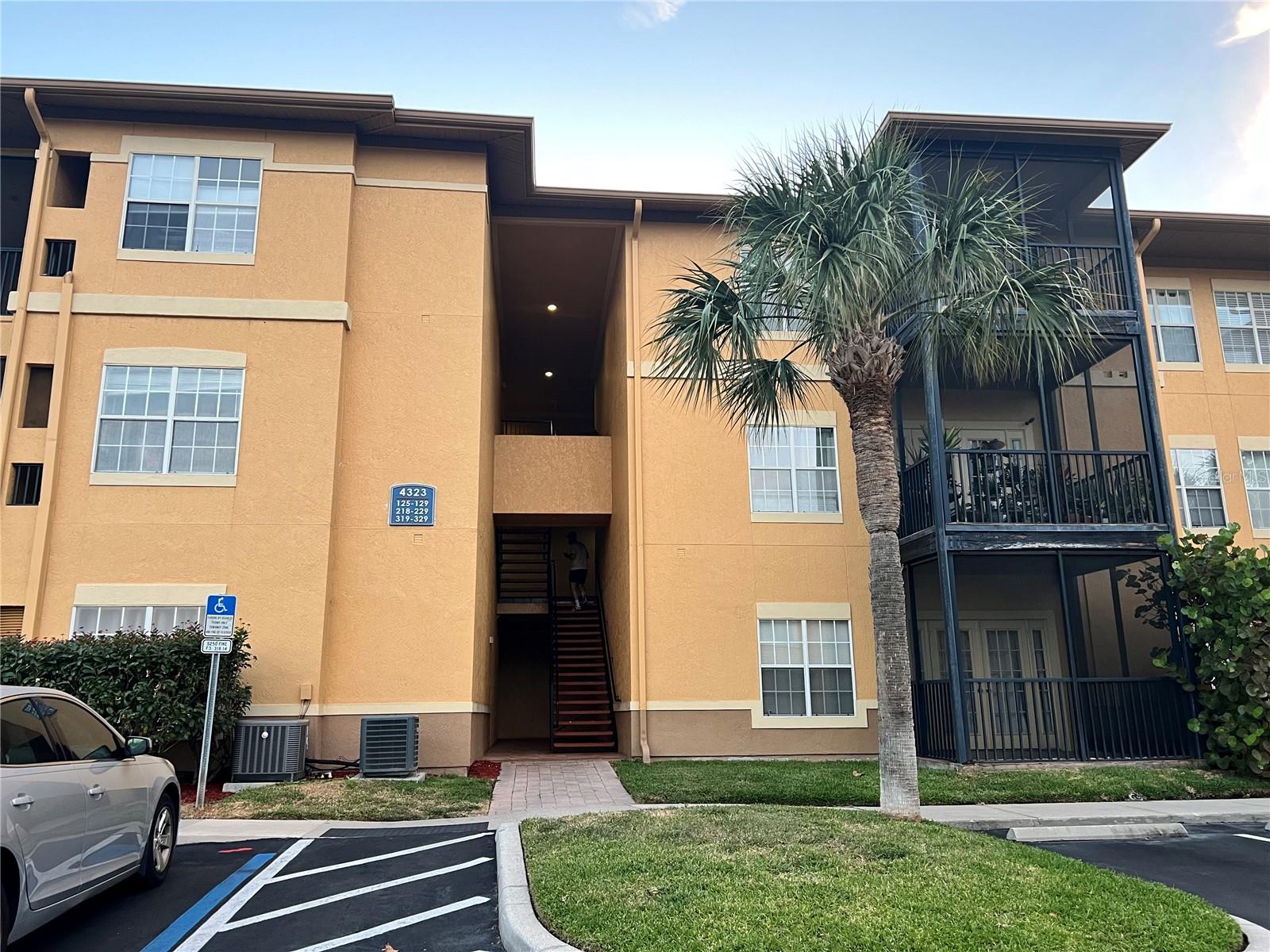 4323 BAYSIDE VILLAGE DR #202, TAMPA, FL, 33615