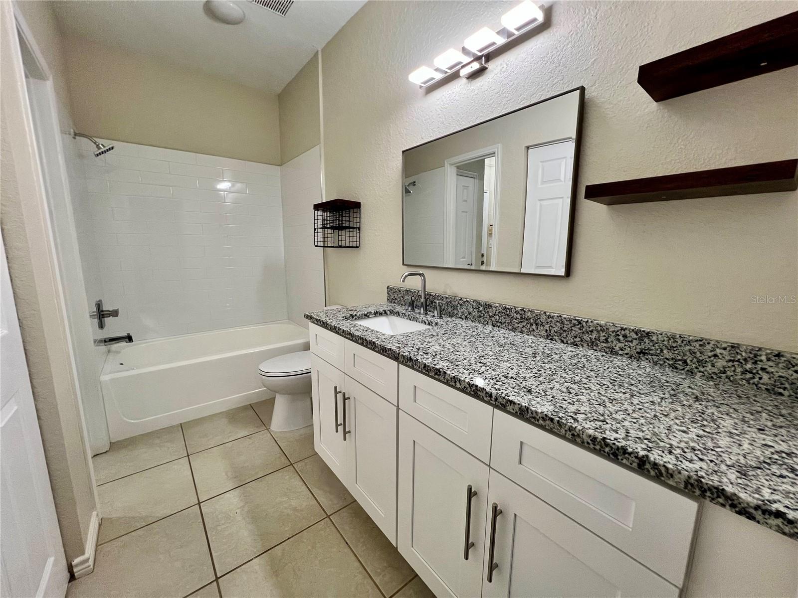 4323 BAYSIDE VILLAGE DR #202, TAMPA, FL, 33615