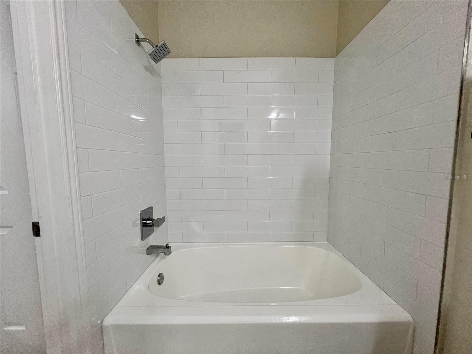 4323 BAYSIDE VILLAGE DR #202, TAMPA, FL, 33615