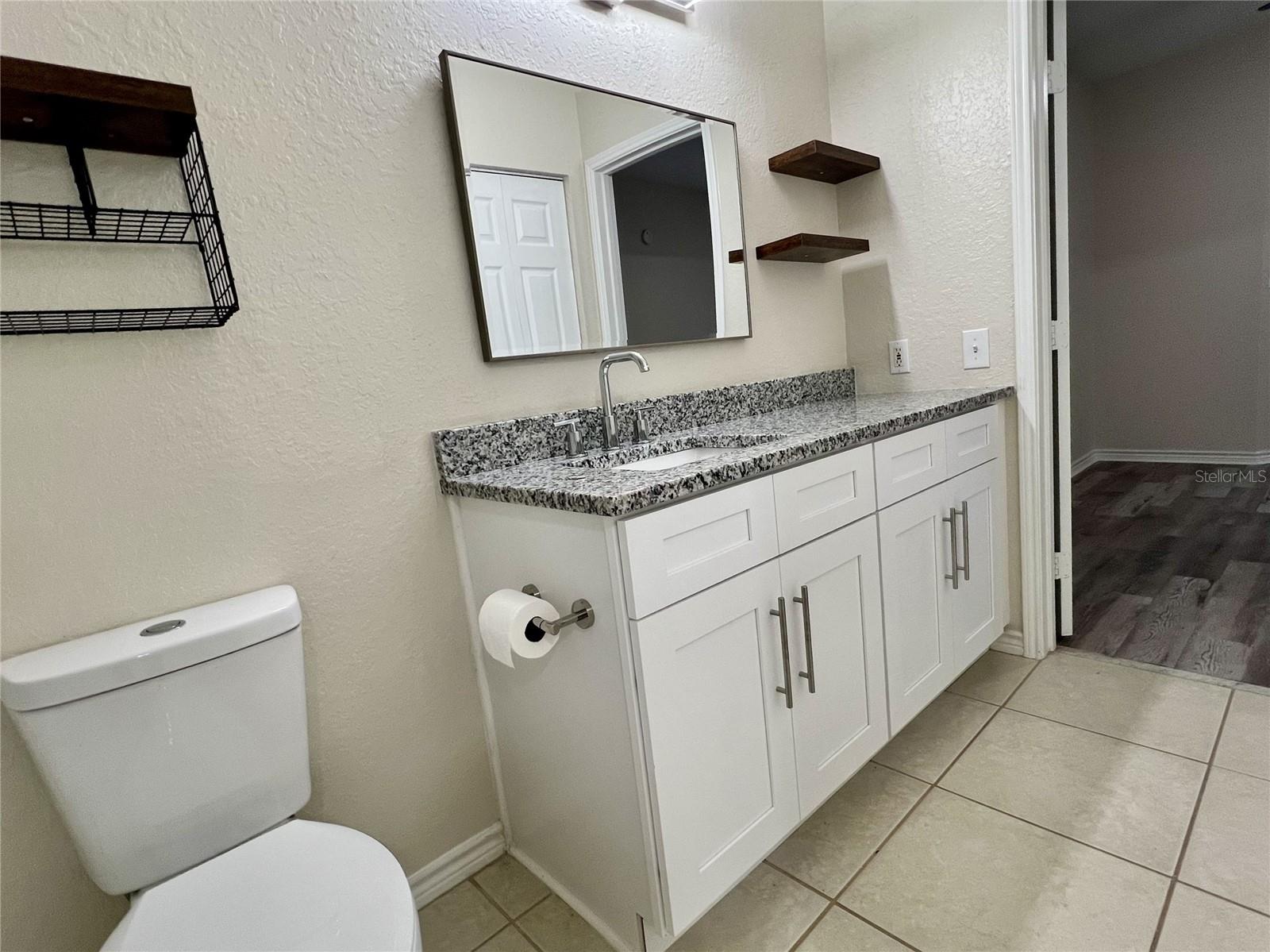 4323 BAYSIDE VILLAGE DR #202, TAMPA, FL, 33615