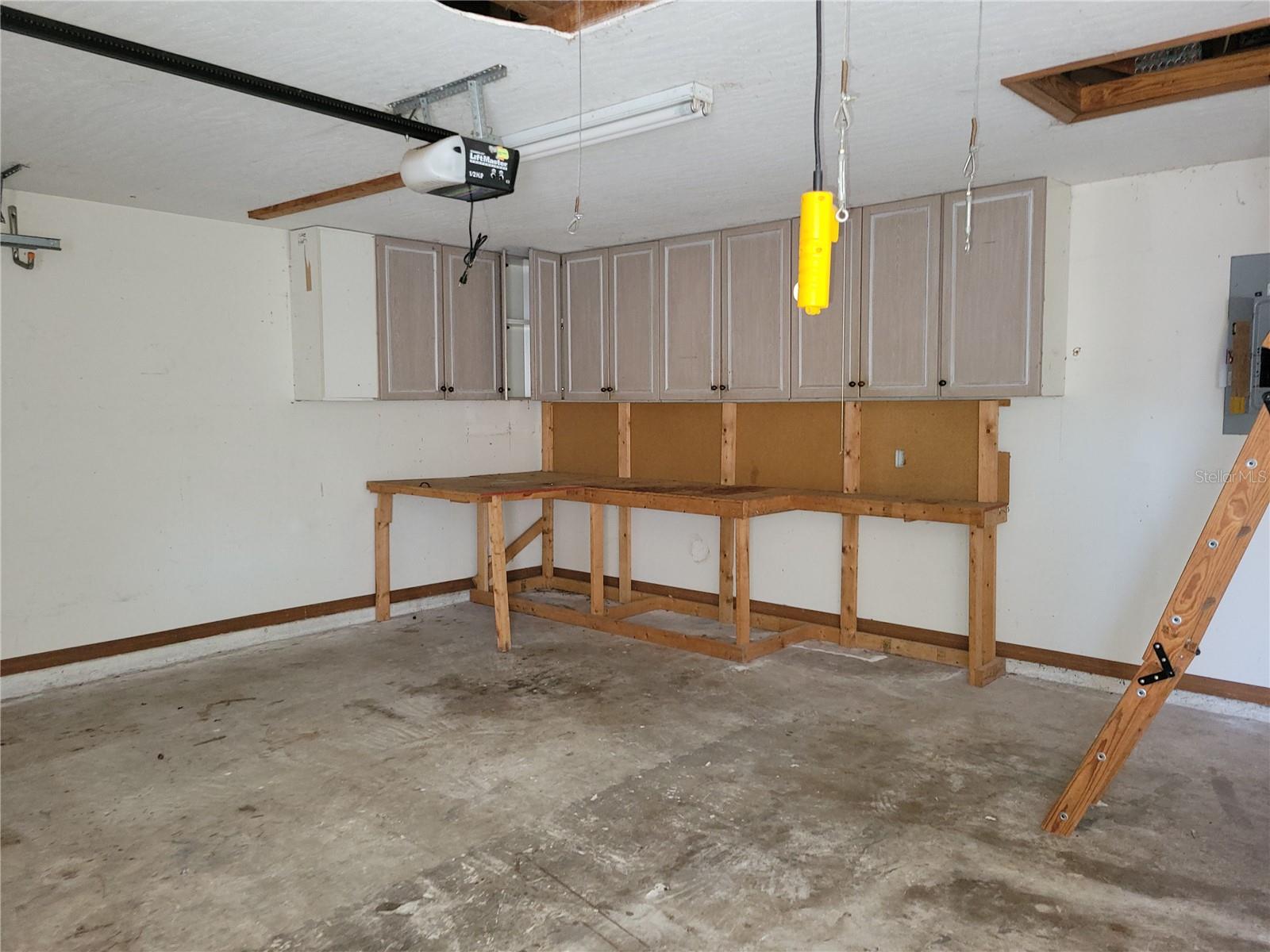 1111 MINA AVE NE, PALM BAY, FL, 32907