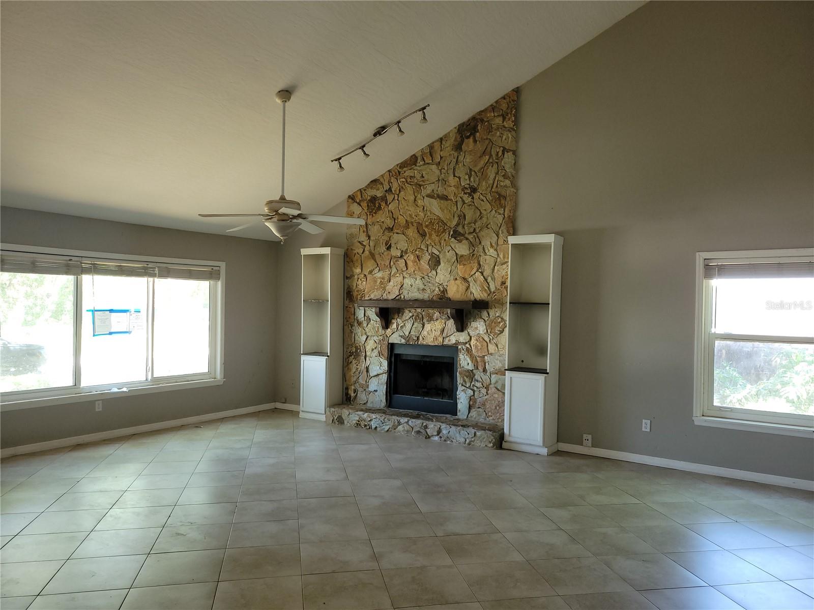 1111 MINA AVE NE, PALM BAY, FL, 32907