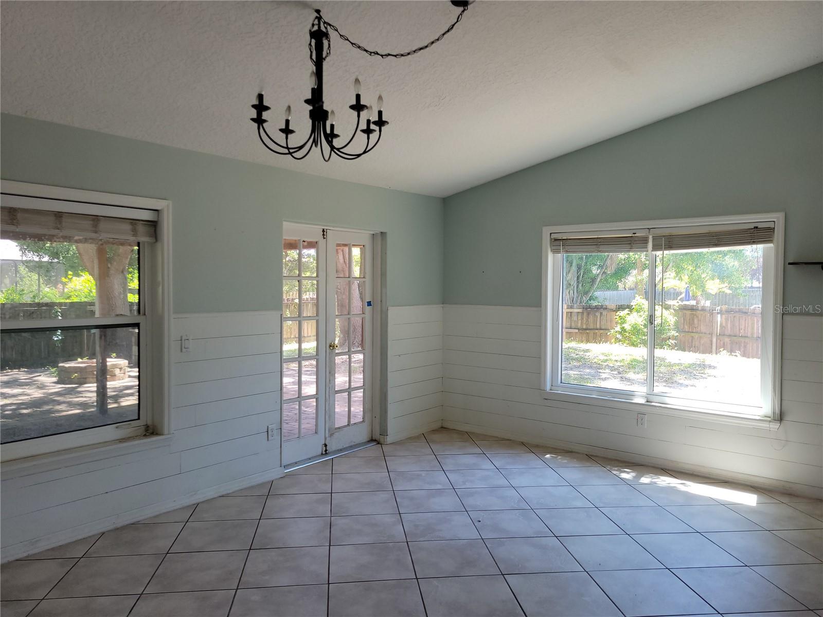 1111 MINA AVE NE, PALM BAY, FL, 32907