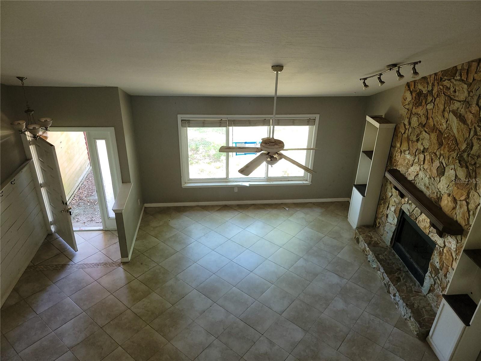 1111 MINA AVE NE, PALM BAY, FL, 32907