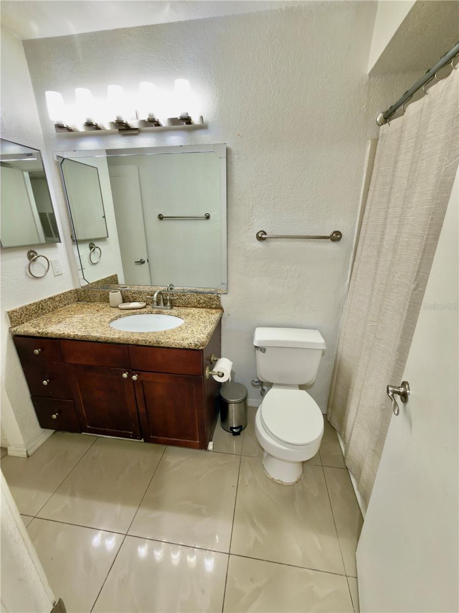 5152 CONROY RD #17, ORLANDO, FL, 32811