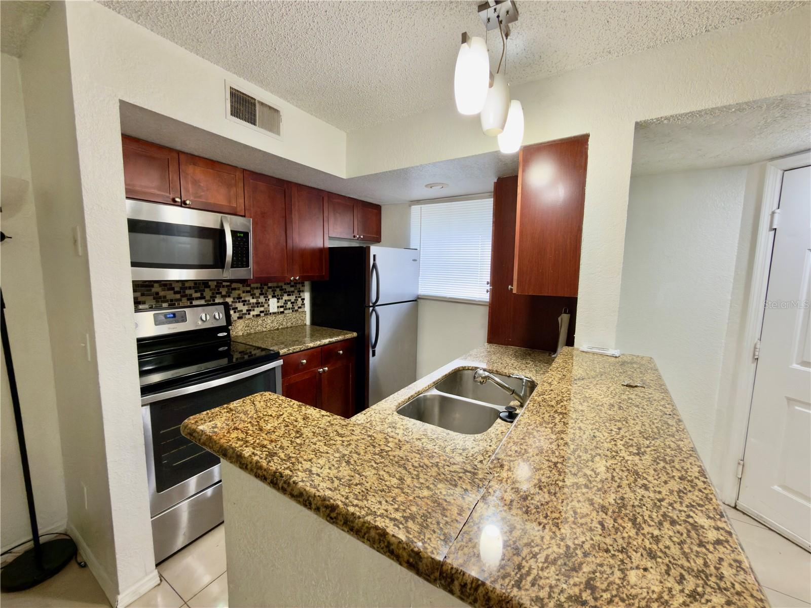 5152 CONROY RD #17, ORLANDO, FL, 32811