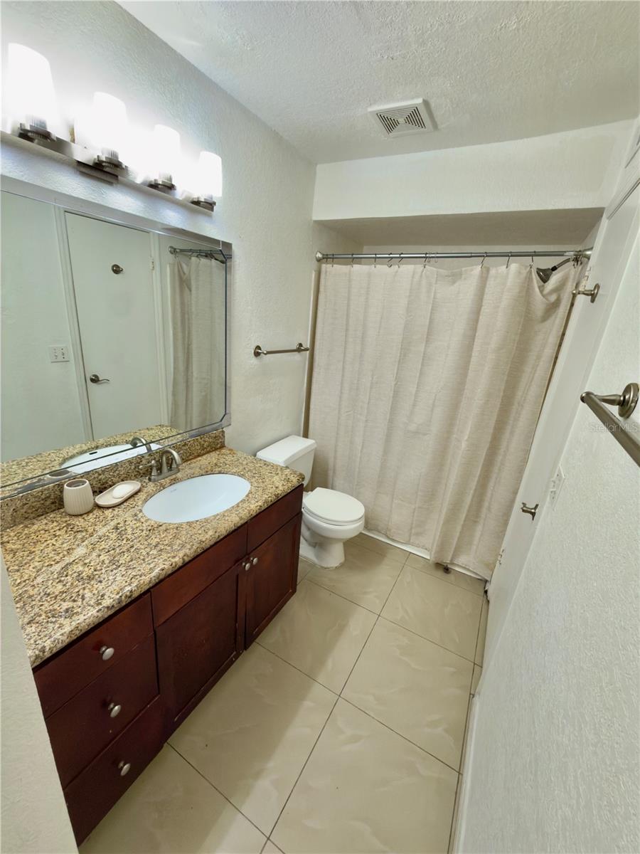 5152 CONROY RD #17, ORLANDO, FL, 32811