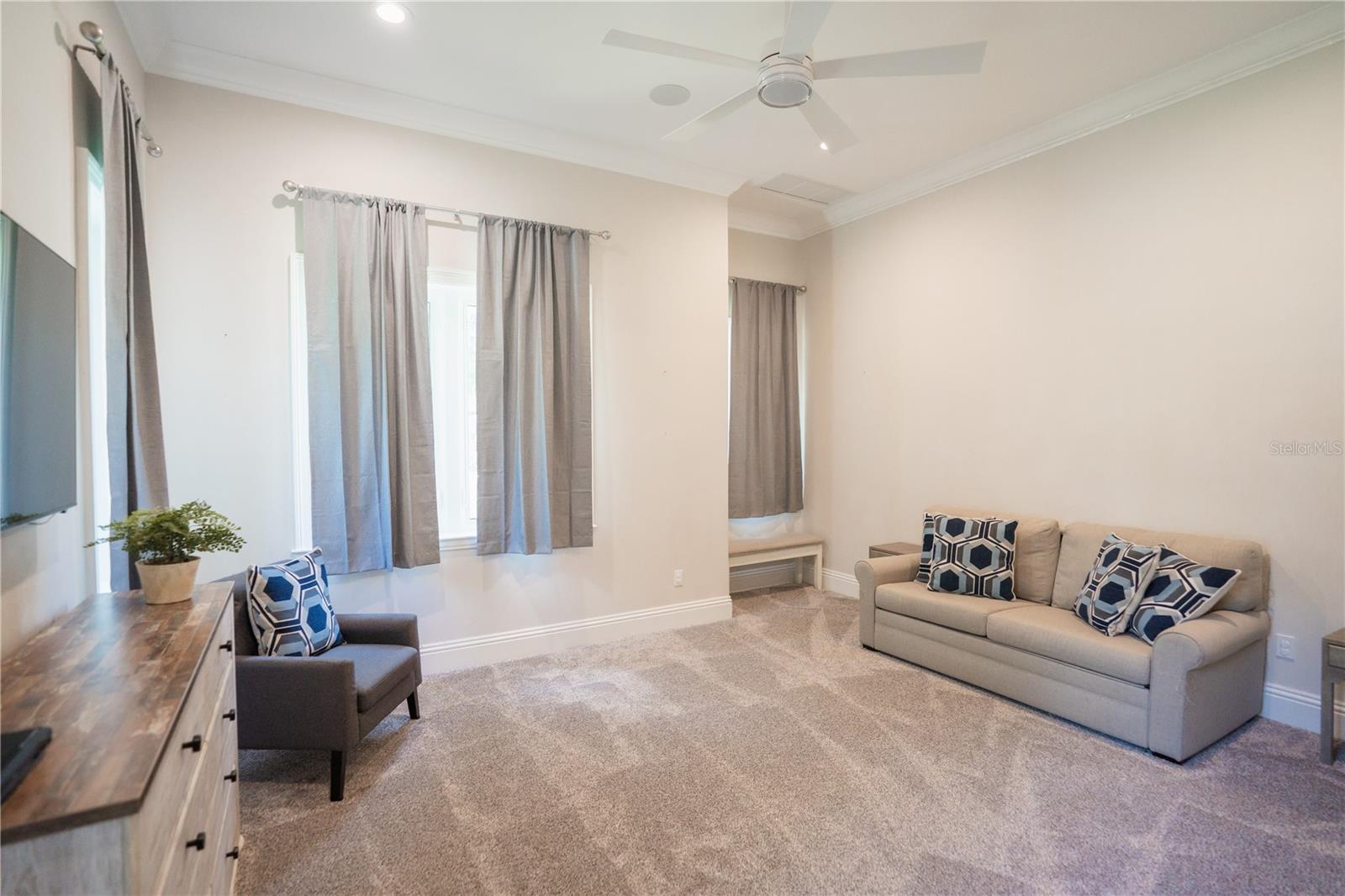 4402 W BEACH PARK DR, TAMPA, FL, 33609