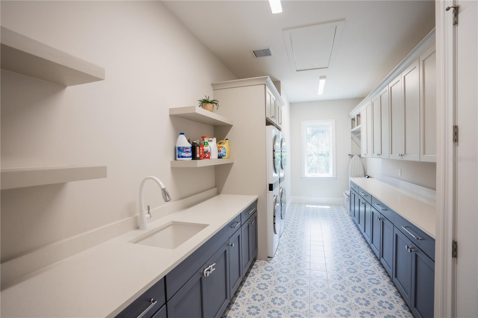 4402 W BEACH PARK DR, TAMPA, FL, 33609