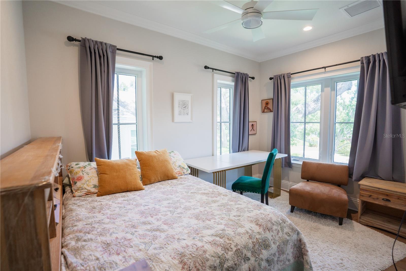 4402 W BEACH PARK DR, TAMPA, FL, 33609