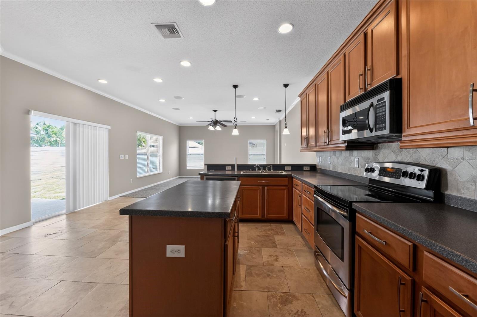 1833 MIRA LAGO CIR, RUSKIN, FL, 33570