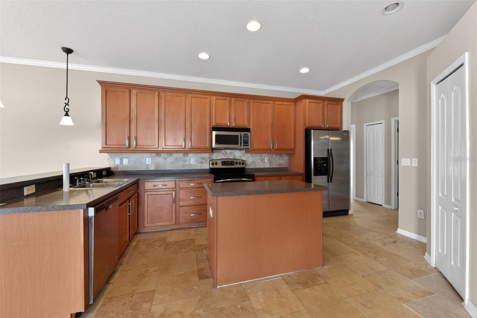 1833 MIRA LAGO CIR, RUSKIN, FL, 33570