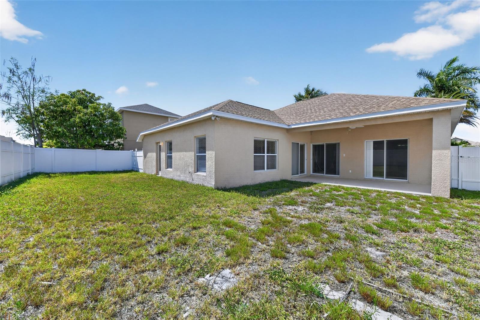 1833 MIRA LAGO CIR, RUSKIN, FL, 33570
