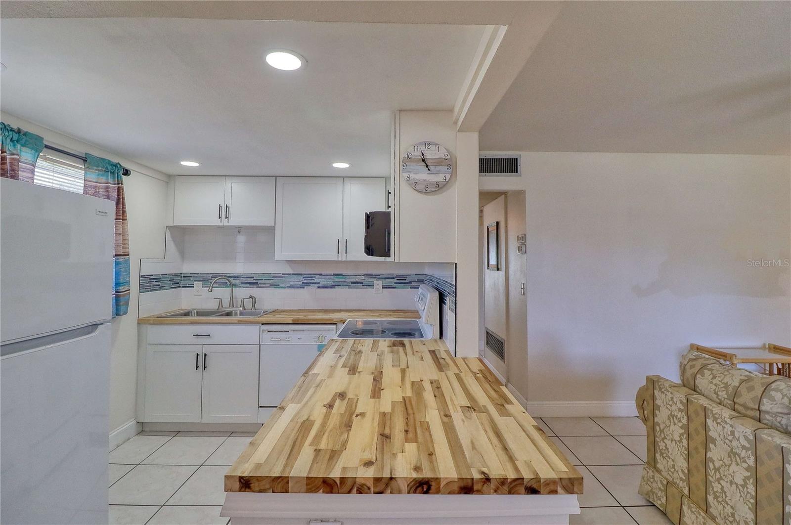 101 CAMBRIDGE TRL #196, SUN CITY CENTER, FL, 33573