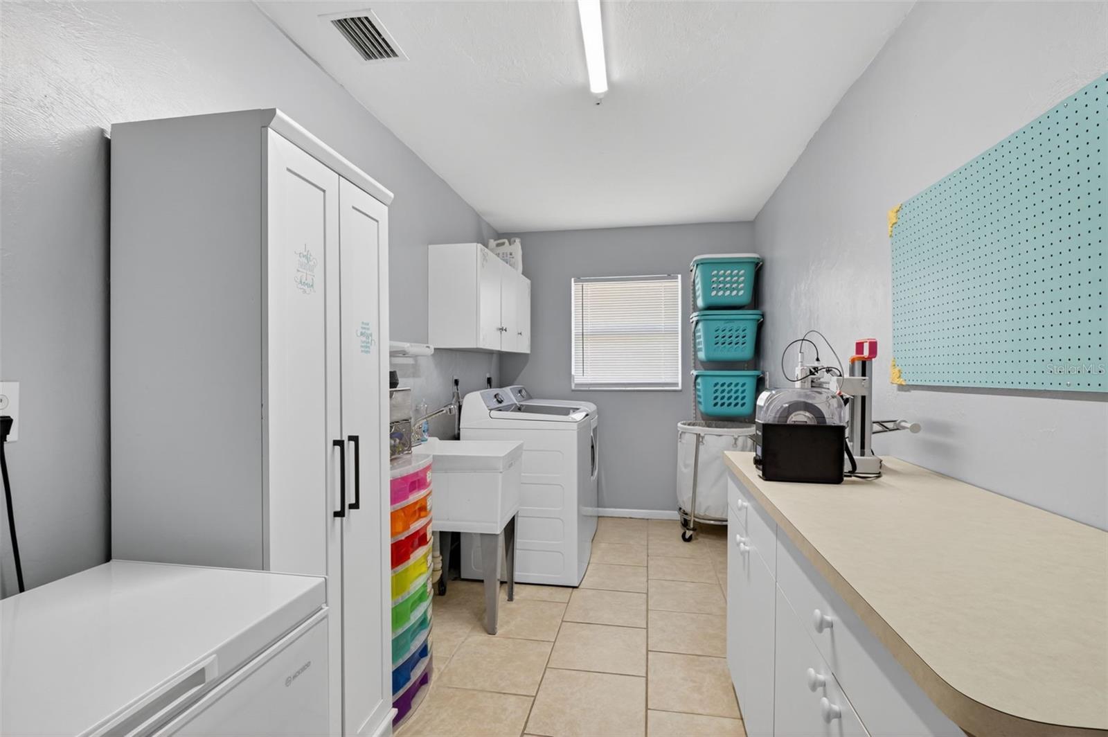 1305 SE 37TH TER, CAPE CORAL, FL, 33904