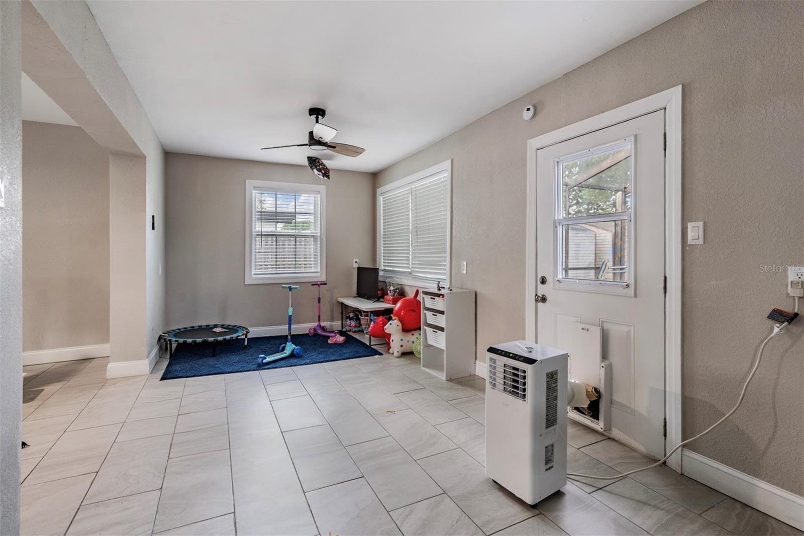 307 COUNTRY CLUB DR, OLDSMAR, FL, 34677