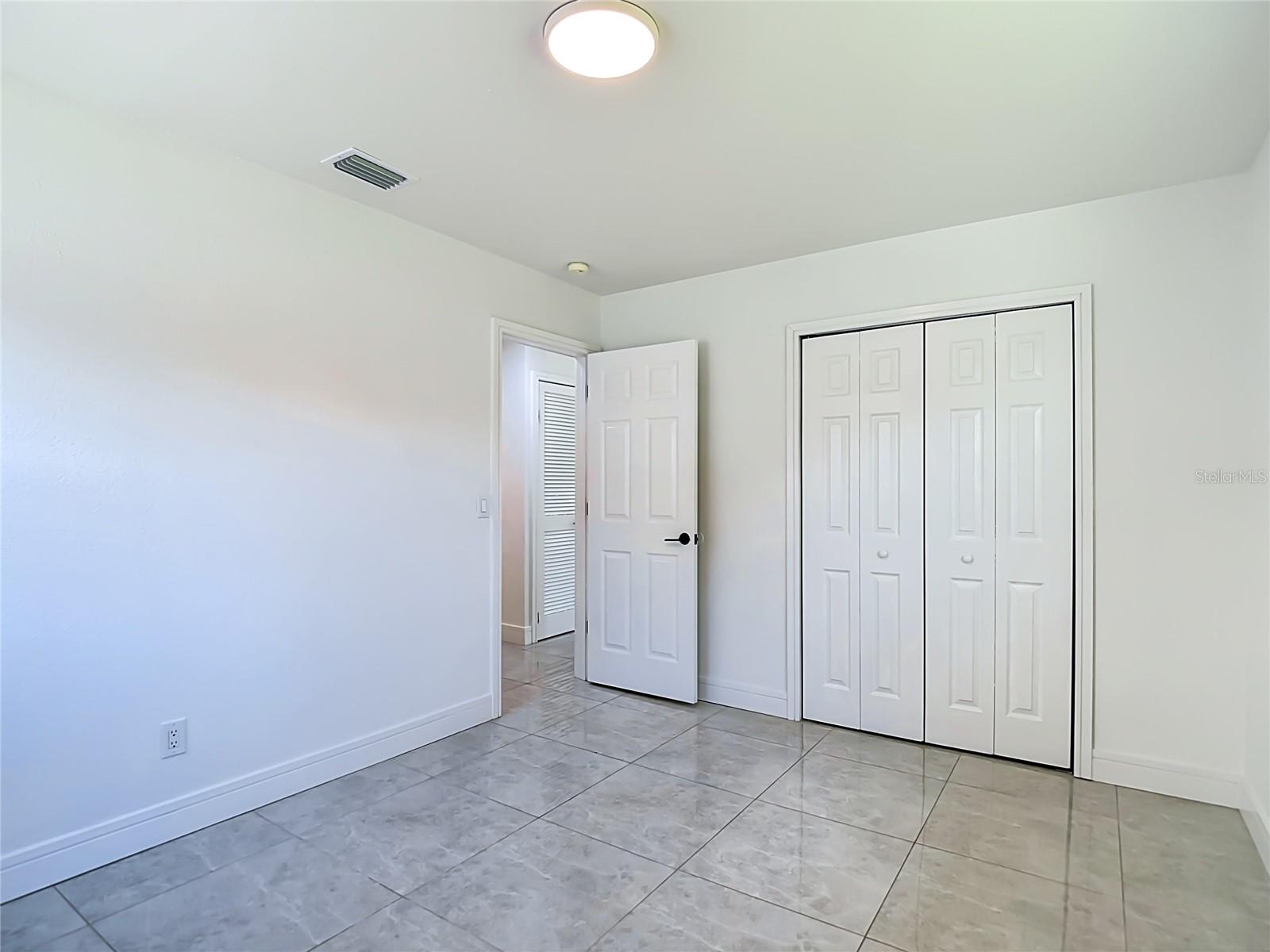8639 MAY CIR, TAMPA, FL, 33614