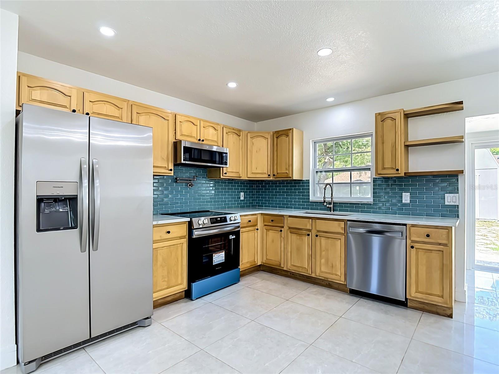 8639 MAY CIR, TAMPA, FL, 33614