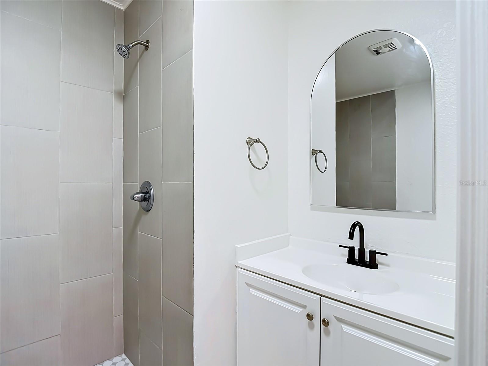 8639 MAY CIR, TAMPA, FL, 33614