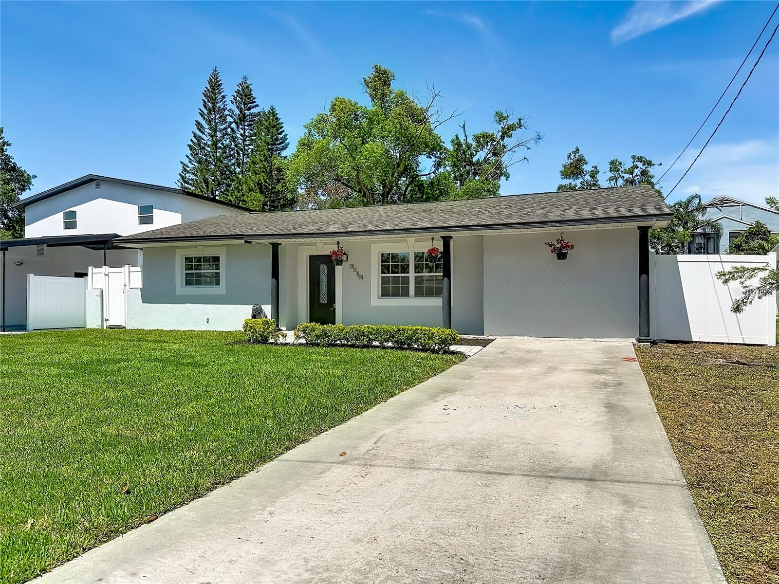 8639 MAY CIR, TAMPA, FL, 33614