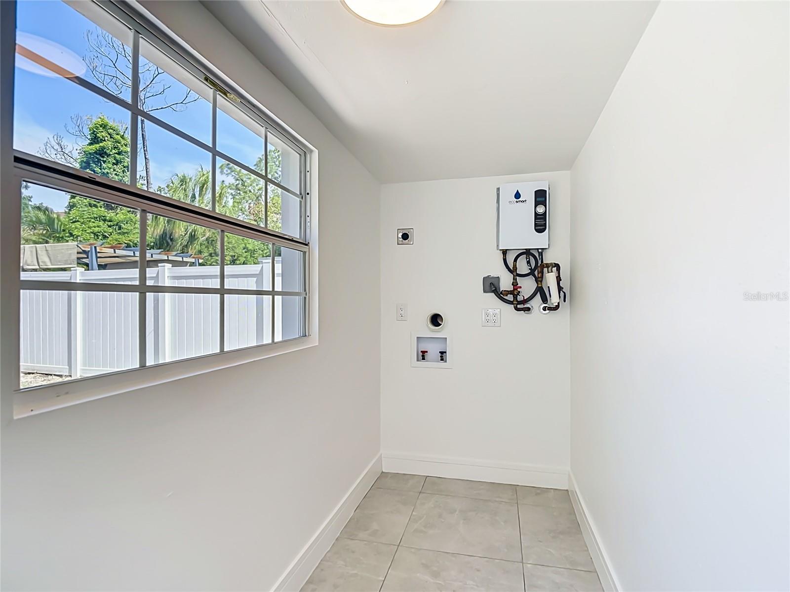 8639 MAY CIR, TAMPA, FL, 33614