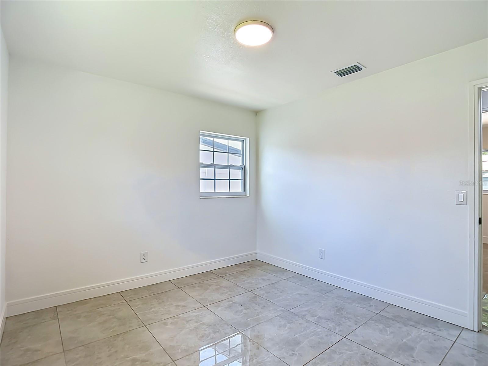 8639 MAY CIR, TAMPA, FL, 33614